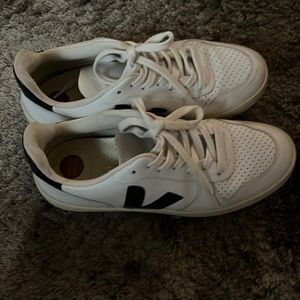 Veja Sneakers US size 8 EU 39